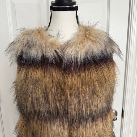 Dolce Cabo Faux Fur Vest, Small - Picture 5 of 10